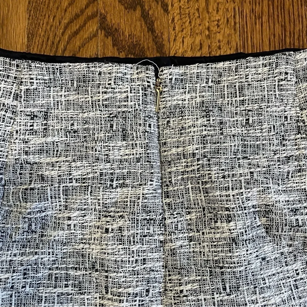 Calvin Klein Houndstooth Pencil Skirt Fray Hem Black Gray Silver Size 4
